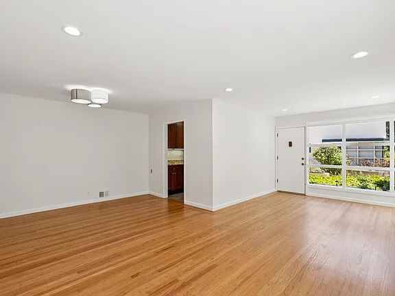 2BR/1BA Apartment on Roble Ave · Menlo Park photo 3
