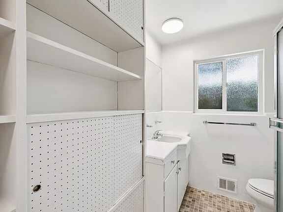 2BR/1BA Apartment on Roble Ave · Menlo Park photo 4