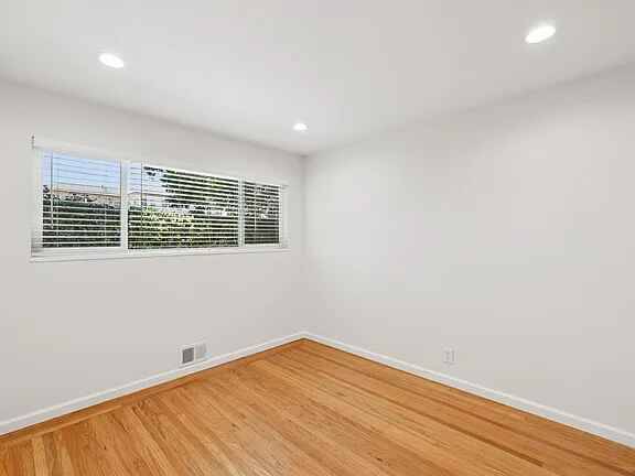 2BR/1BA Apartment on Roble Ave · Menlo Park photo 5