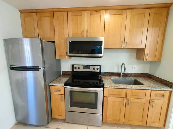 1BR/1BA Apartment on 35th Ave · Oakland photo 5