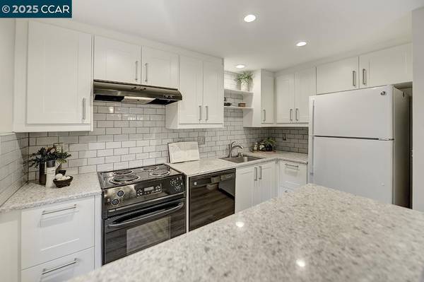 Duplexs on Ptarmigan · Walnut Creek photo 2