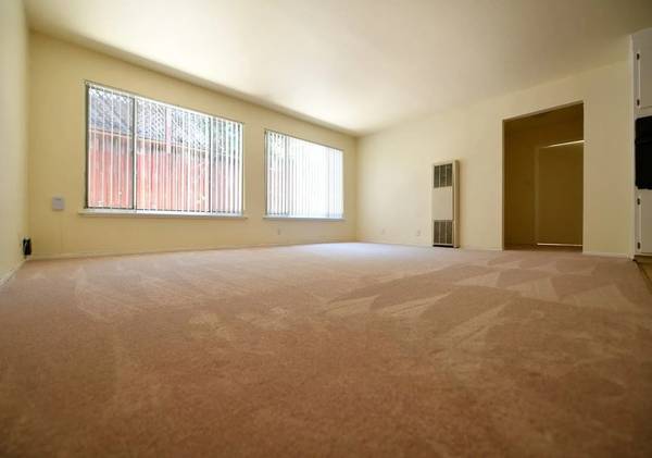 385-389 Palm Ave photo 2