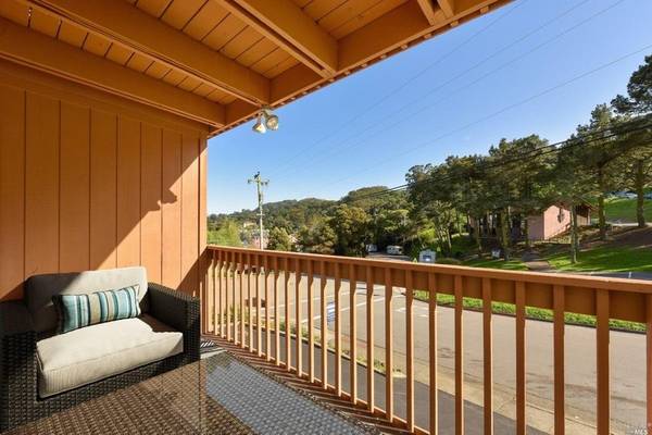 1BR/1BA Condo on Buckelew S · Sausalito photo 2