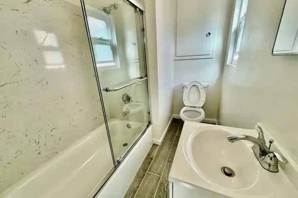 2BR/1BA Apartment · Palo Alto photo 4