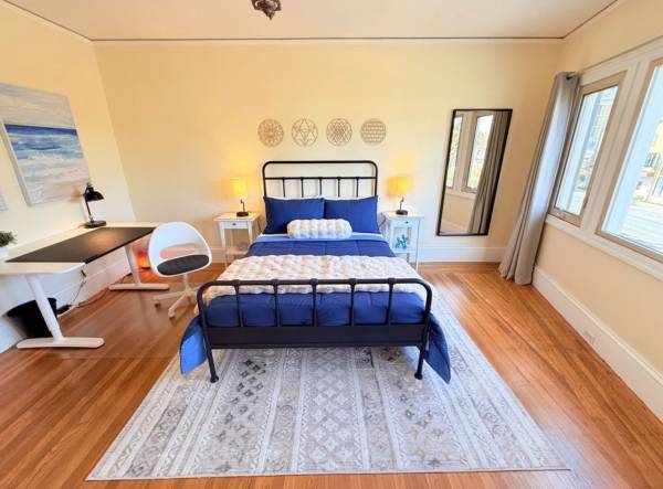 4BR/2BA Apartment · Berkeley photo 4