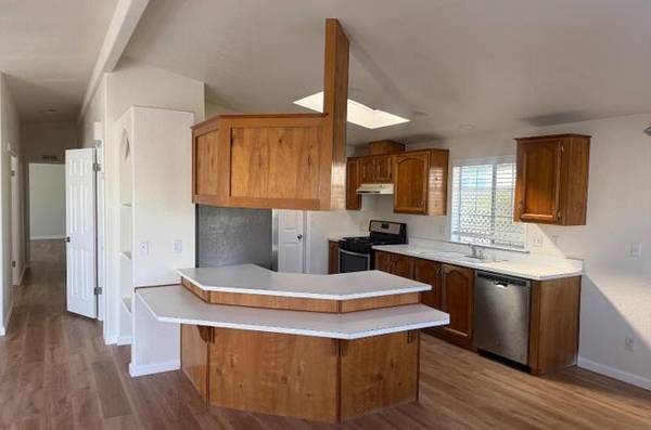 2BR/2BA Condo · Mountain View photo 3