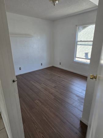 3BR/1BA Duplex · Oakland photo 3