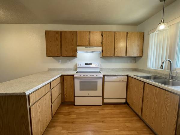 Creekside Village Apartments photo 4