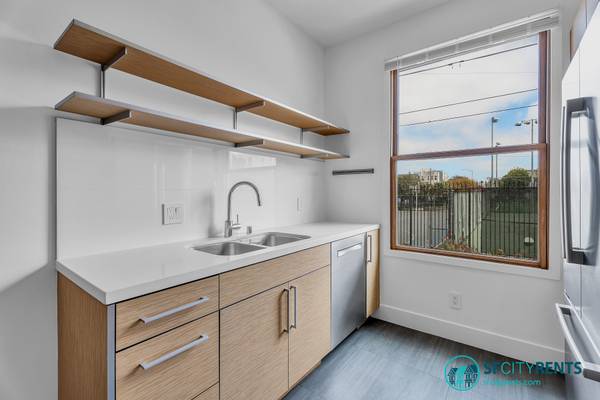 Mission Dolores: Remodeled Condo W/ In-unit W/d &amp; Garage photo 2