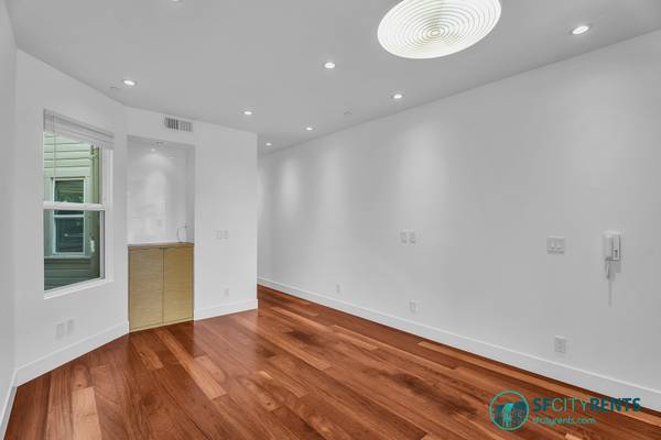 Mission Dolores: Remodeled Condo W/ In-unit W/d &amp; Garage photo 5