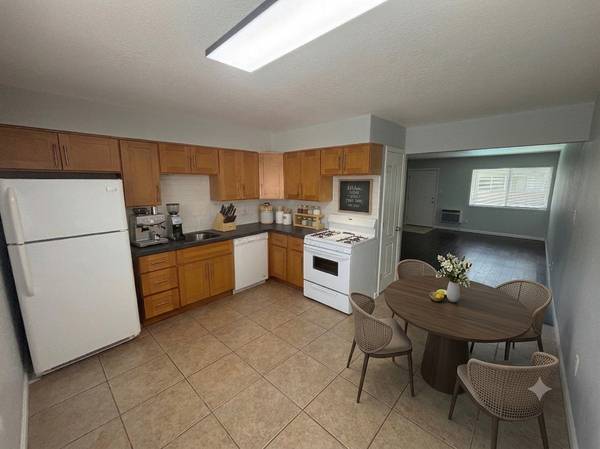 2BR/1BA Apartment on H Street · Antioch photo 4
