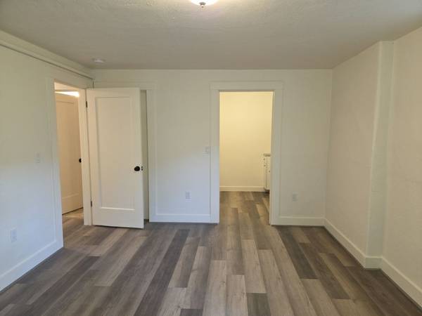 1BR/1BA Apartment on Vickery Ave B1 · Saratoga photo 3