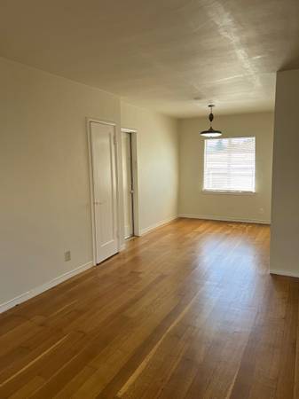 2BR/1BA Apartment · Oakland photo 2