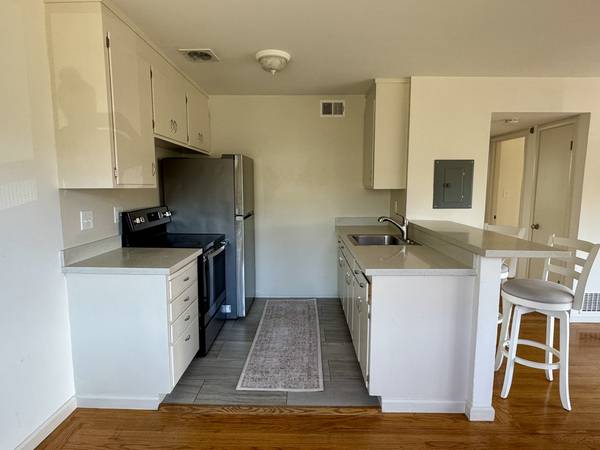 2BR/1BA Apartment on Roque Moraes · Mill Valley photo 3