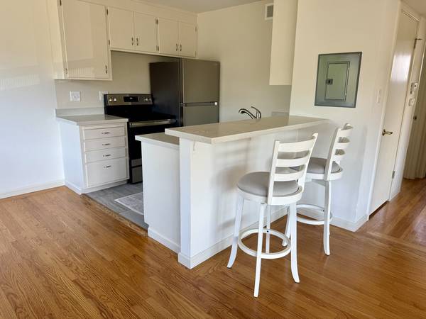 2BR/1BA Apartment on Roque Moraes · Mill Valley photo 4