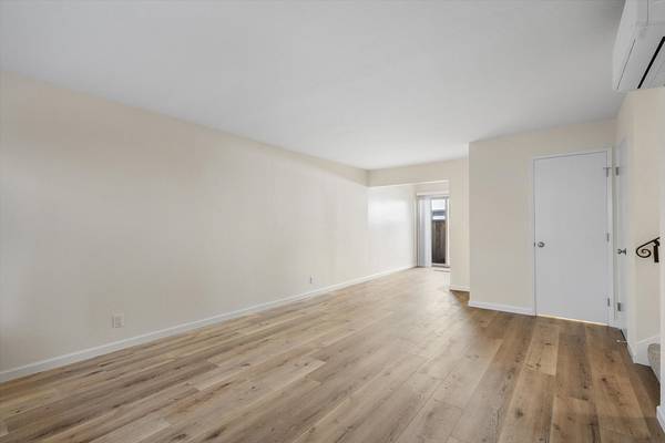 2BR/2BA Apartment on Central Ave · Alameda photo 3