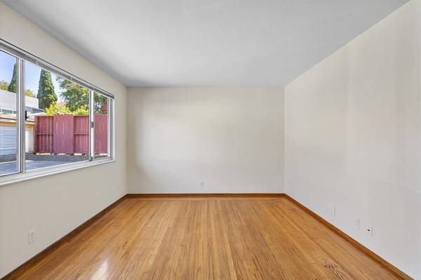 2BR/1BA Apartment on Deakin St · Berkeley photo 4
