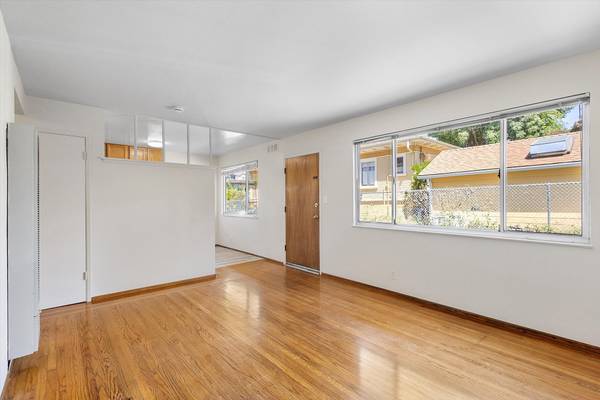 2BR/1BA Apartment on Deakin St · Berkeley photo 5