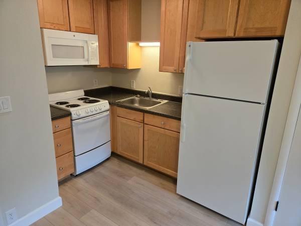 0BR/1BA In-Law · Greenbrae photo 5