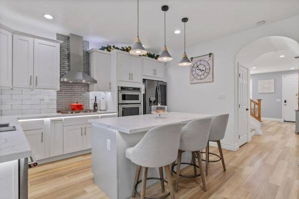 Spacious 3BD 2BA home with large fenced yard photo 5
