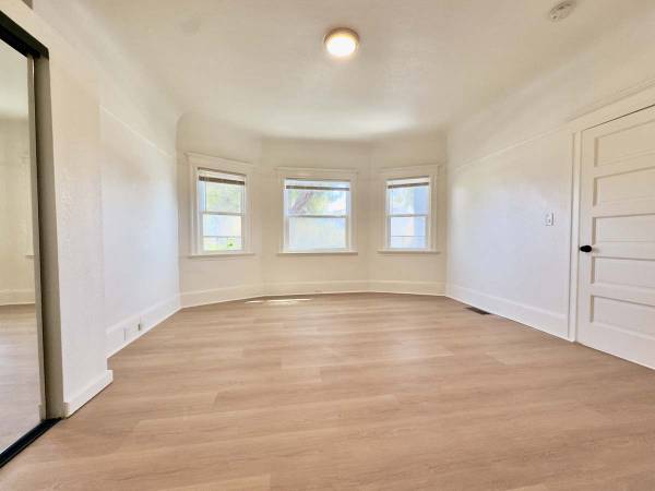 4BR/3BA Duplex on 37th Street · Emeryville photo 5