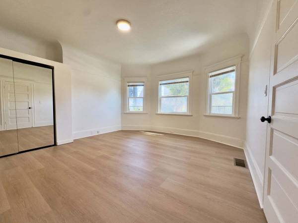 4BR/3BA Duplex on 37th Street · Emeryville photo 4