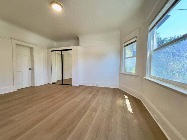 4BR/3BA Duplex on 37th Street · Emeryville photo 3