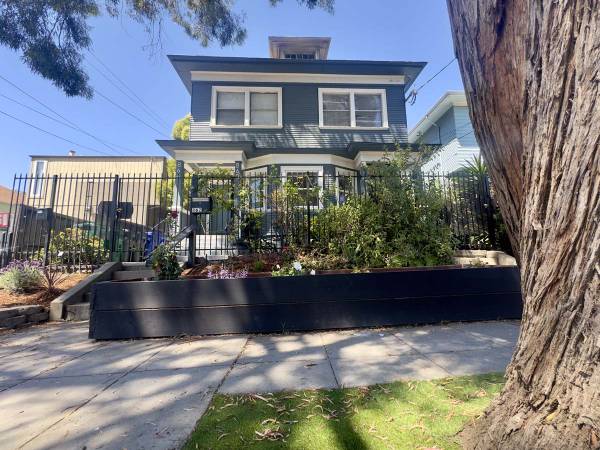 4BR/3BA Duplex on 37th Street · Emeryville photo 2