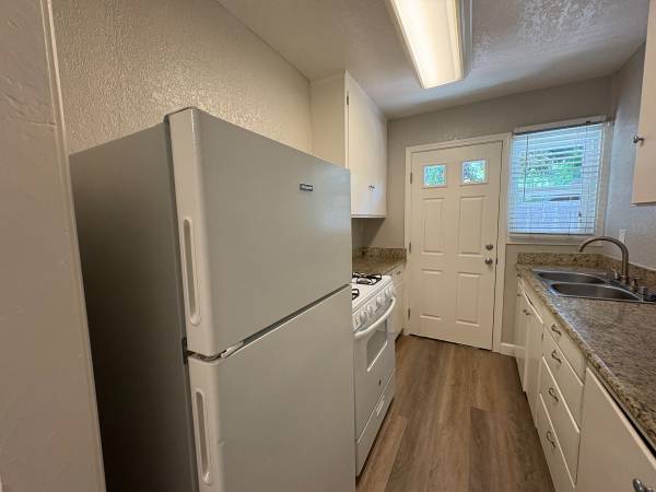 1BR/1BA Apartment on Mills · Menlo Park photo 4
