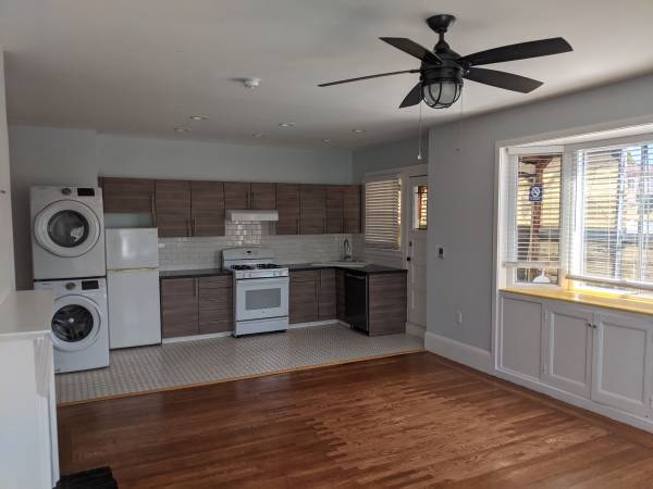 1BR/1BA Apartment on Broadway · Oakland photo 4