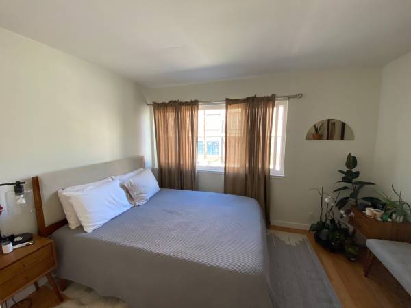2BR/1BA Apartment · San Francisco photo 5
