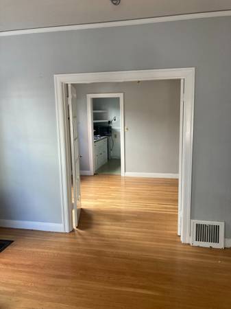 2BR/1BA Apartment on Hilgard Ave · Berkeley photo 2
