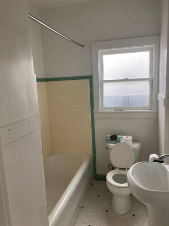 2BR/1BA Apartment on Hilgard Ave · Berkeley photo 3