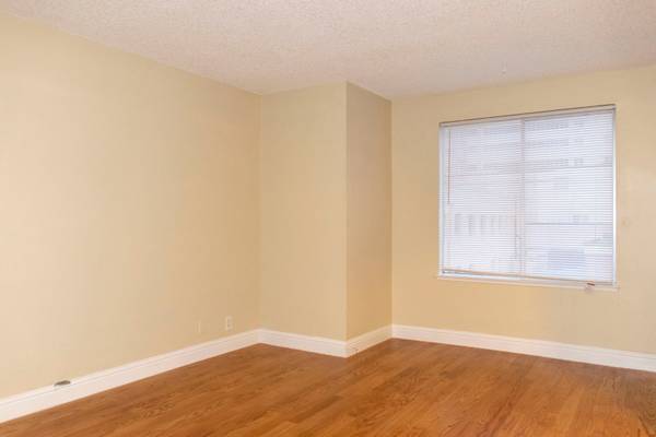 2297-9 Sutter photo 4