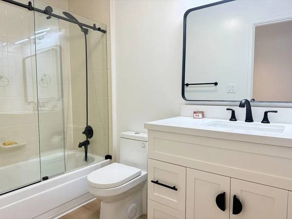 1BR/1BA Condo · Los Altos photo 4