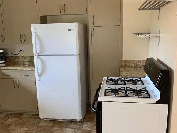 2BR/1BA Apartment on Howard Ave · Burlingame photo 2