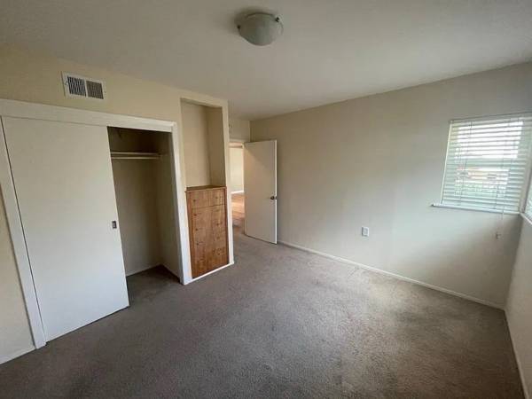 2BR/1BA Apartment on Howard Ave · Burlingame photo 5