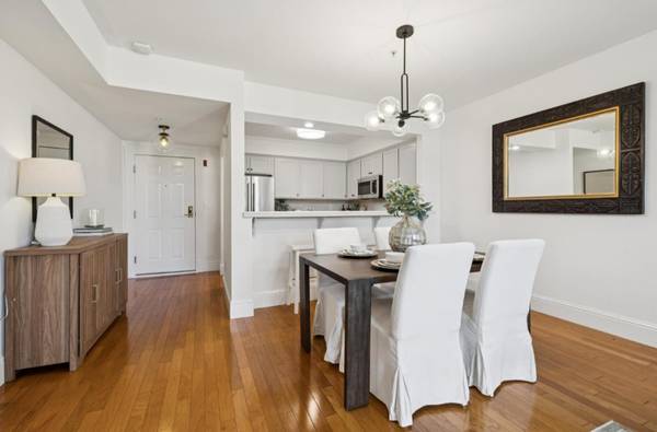 1BR/1BA Condo · Burlingame photo 2