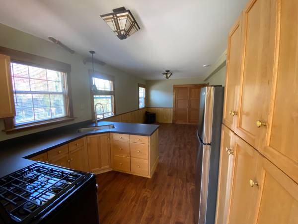 2BR/1BA Duplex on Ashby Ave · Berkeley photo 5