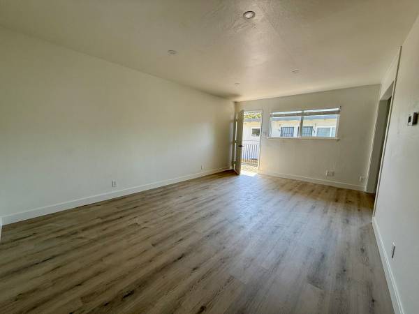 2BR/1BA Apartment · Novato photo 3