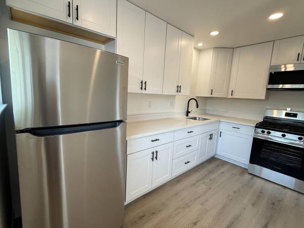 2BR/1BA Apartment · Novato photo 4