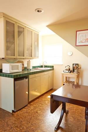 1BR/1BA Loft on Louise Street · Emeryville photo 3