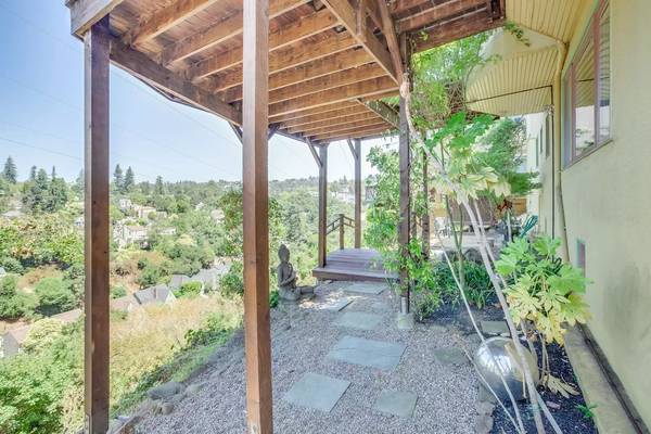 4BR/3BA Single Family House on Everett Avenue · Oakland photo 2