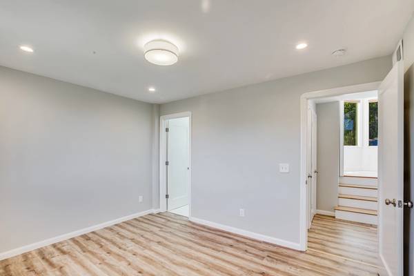 4BR/3BA Single Family House on Everett Avenue · Oakland photo 4