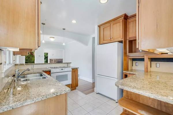 4BR/3BA Single Family House on Everett Avenue · Oakland photo 5