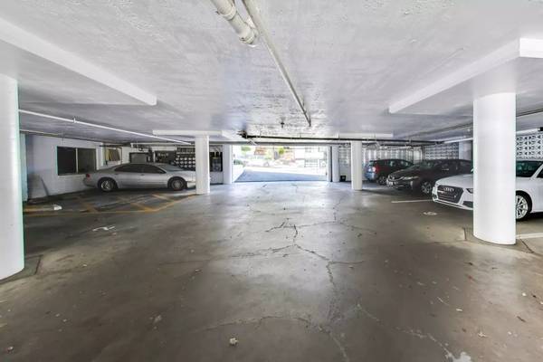 2BR/1BA Apartment on Canyon Road Unit · Redwood City photo 2