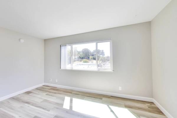 2BR/1BA Apartment on Canyon Road Unit · Redwood City photo 4