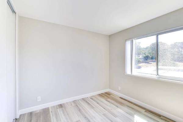 2BR/1BA Apartment on Canyon Road Unit · Redwood City photo 5