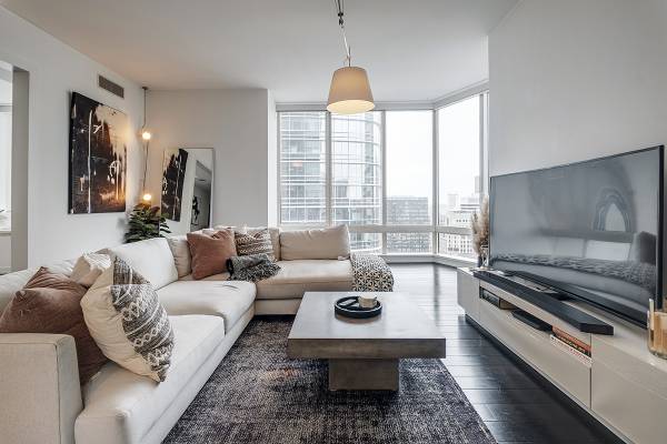 2BR/2BA Condo on Mission St · San Francisco photo 2