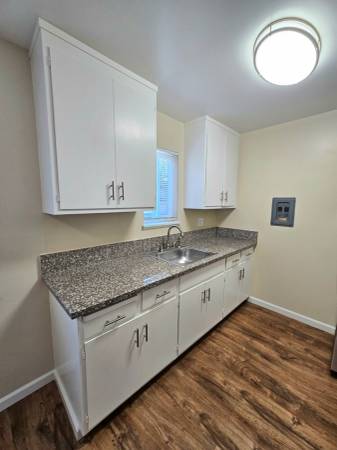 Cloverdale Apartments photo 4